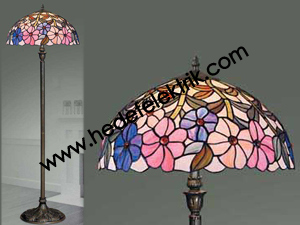 Pembe Çiçekli Klasik Tiffany Lambader